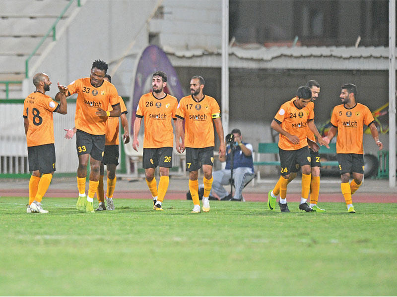 لاعبو القادسية في لقاء سابق