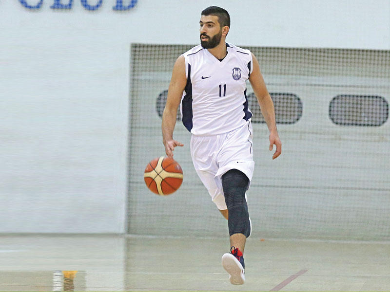 لاعب الفريق الأول لكرة السلة في اليرموك حمد الزامل 