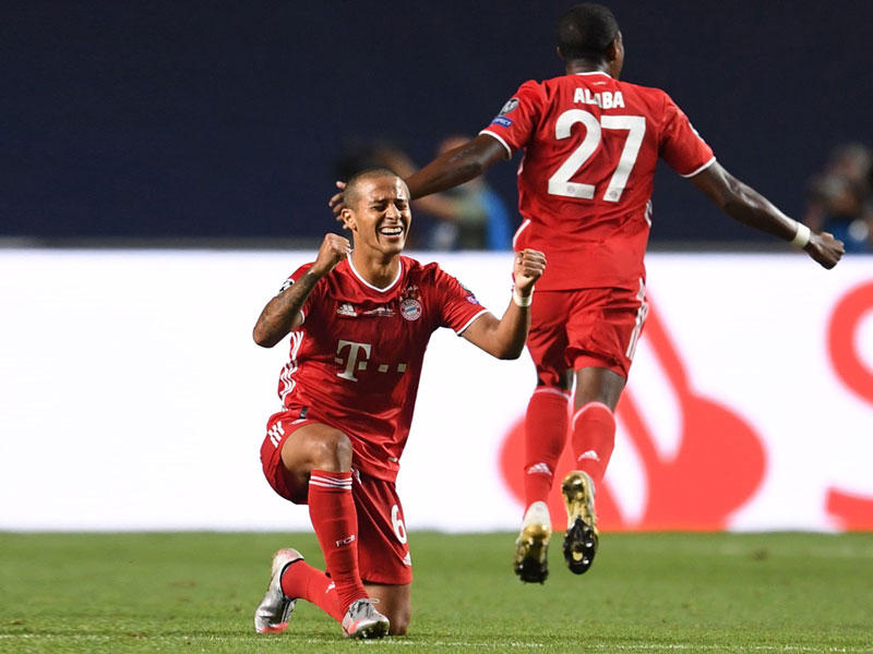 ألكانتارا يحتفل بعد إحراز فريقه هدف المباراة