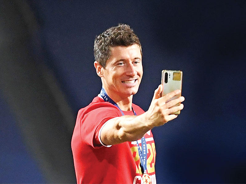 روبرت ليفاندوفسكي مهاجم بايرن ميونيخ الألماني