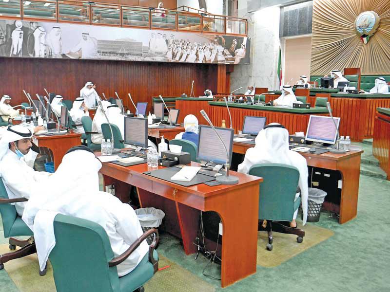 جانب من جلسة البلدي أمس