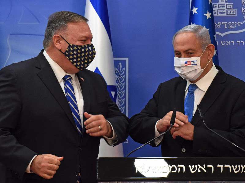 «مصافحة كورونية» بين بومبيو ونتنياهو في القدس أمس (أ ف ب)n