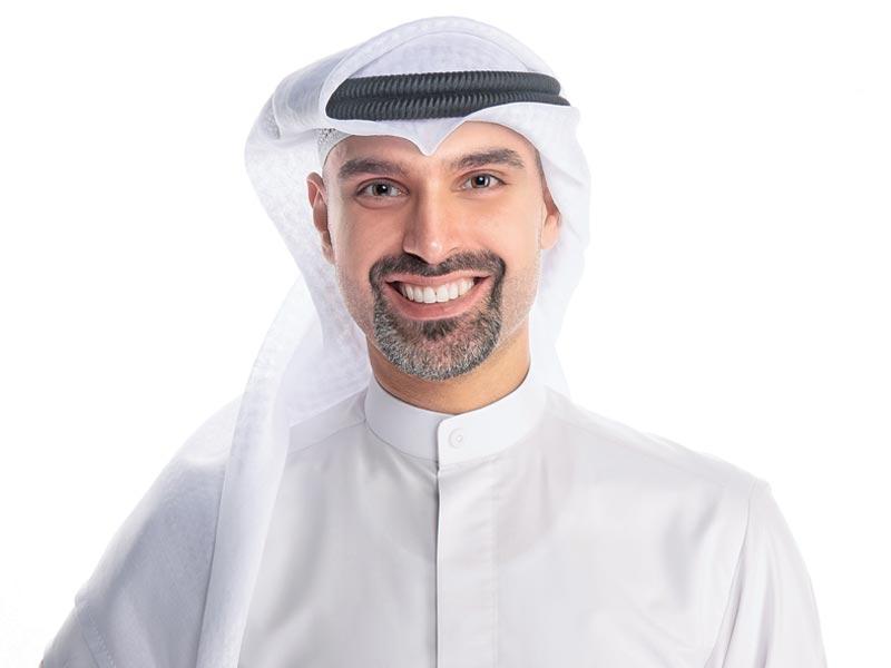 مقدم البرامج عبدالعزيز درويش