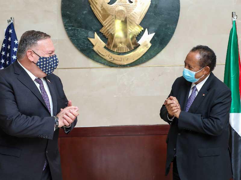 حمدوك وبومبيو في الخرطوم أمس (أ ف ب)