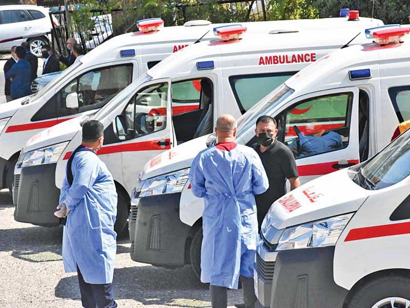 تسليم سيارات الإسعاف