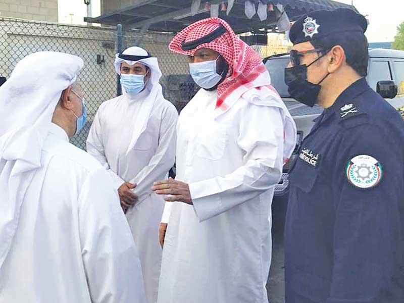  محافظ العاصمة الشيخ طلال الخالد متفقداً إحدى الحسينيات