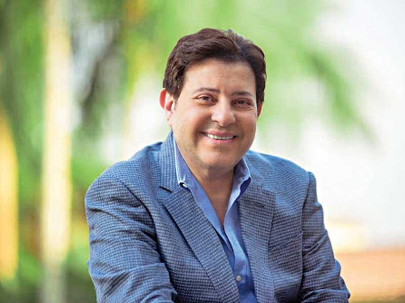 الفنان هاني شاكر نقيب الموسيقيين