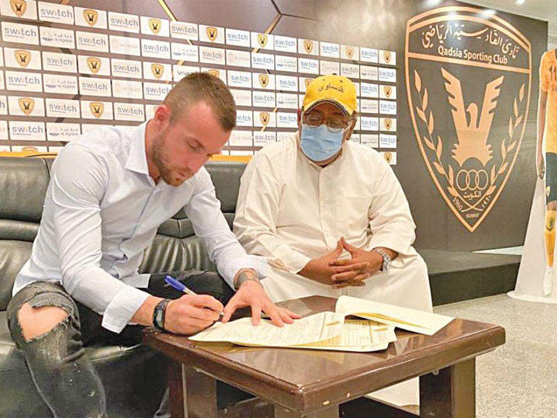 المحترف الألباني لورانس تراشي يوقع للأصفر