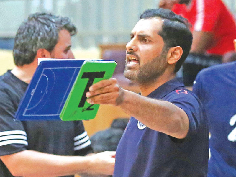 المدرب المساعد للفريق خالد ملحم