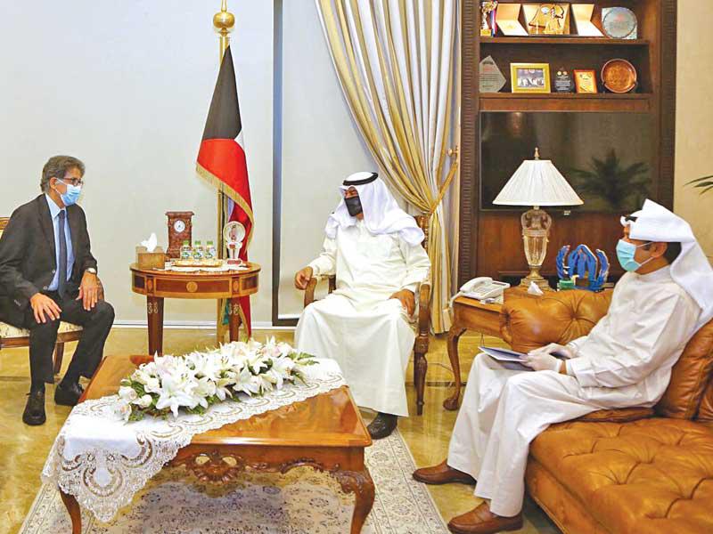 نائب وزير الخارجية خالد الجارالله مستقبلاً السفير الليبي أمس