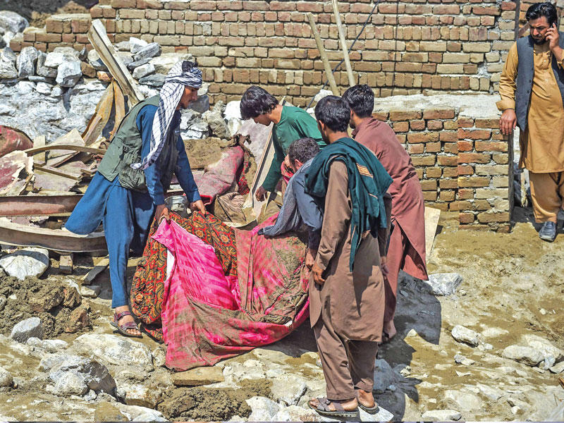 حركة طالبان تقتل 4 ناجين من السيول