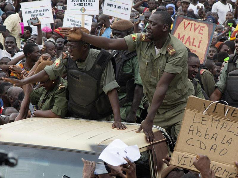 رئيس المجلس العسكري يترأس الدولة في مالي 