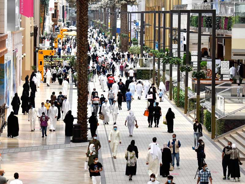 رواد مجمع الافنيوز قبل جائحة كورونا