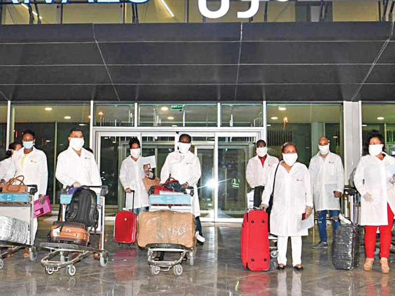 الفريق الطبي الكوبي المشارك في مواجهة تداعيات كورونا (أرشيف)