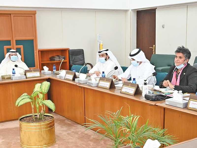 اللجنة المالية البرلمانية في اجتماعها أمس