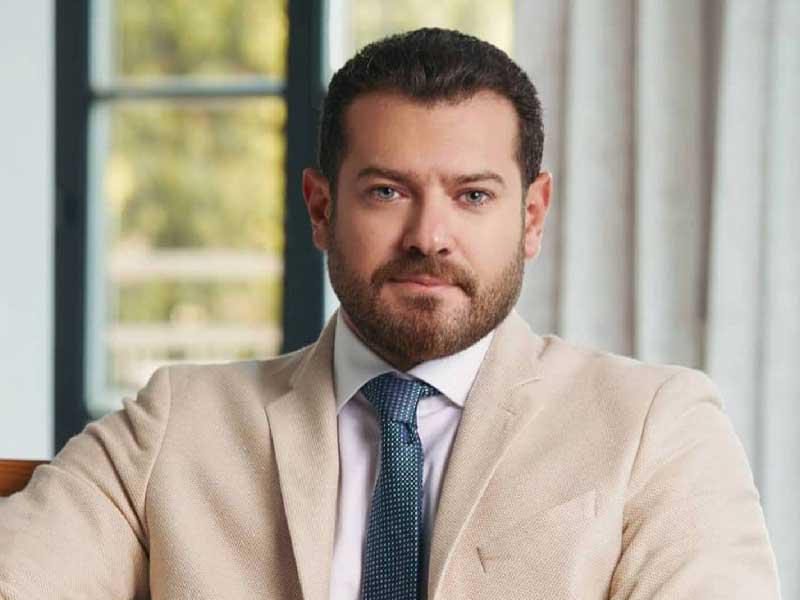 الفنان عمرو يوسف 