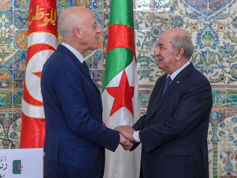 الرئيس التونسي قيس سعيّد مع نظيره الجزائري عبدالمجيد تبون