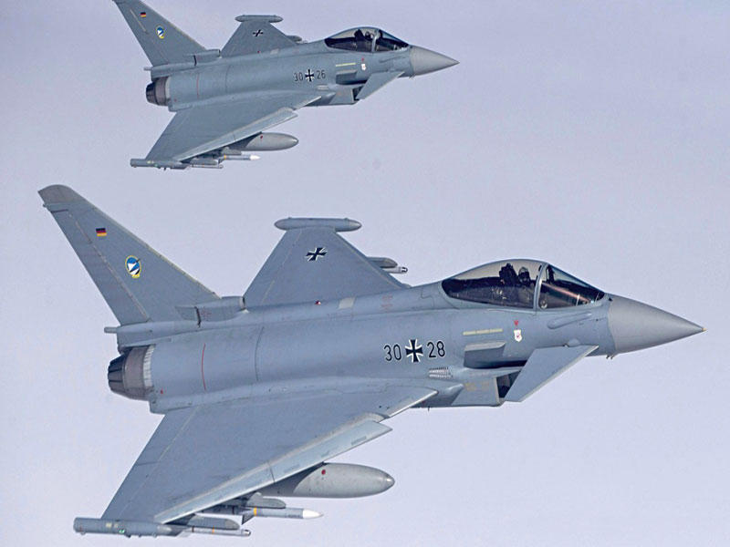 مقاتلات «ناتو» ترافق طائرات روسية