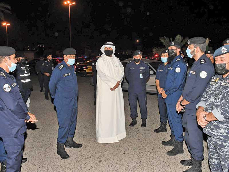  نائب رئيس مجلس الوزراء وزير الداخلية وزير الدولة لشؤون مجلس الوزراء أنس الصالح خلال الجولة