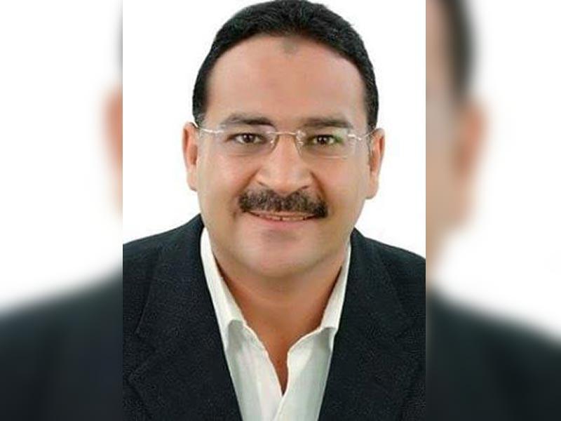 الكاتب د. أحمد كريم