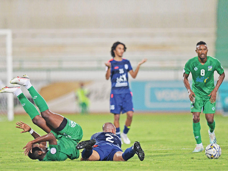 احتكاك قوي وعرقلة في مباراة العربي واليرموك 