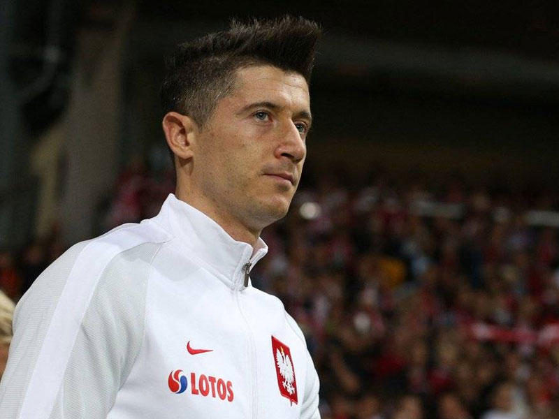 روبرت ليفاندوفسكي نجم هجوم بايرن ميونيخ الألماني 