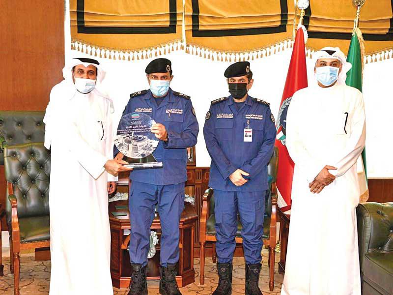 تكريم مدير إدارة العلاقات العامة والإعلام اللواء خليل الأمير