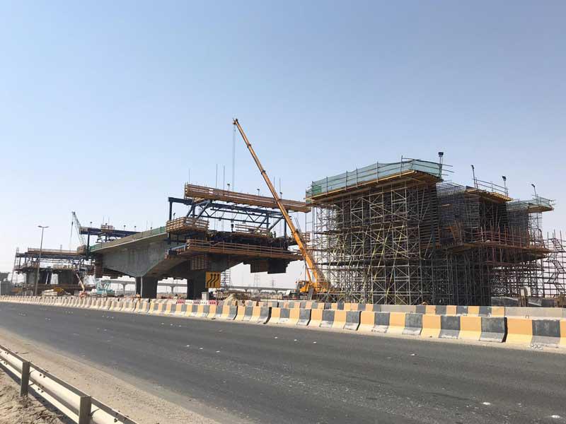 إحدى بلاطات الجسور على الدائري الخامس 