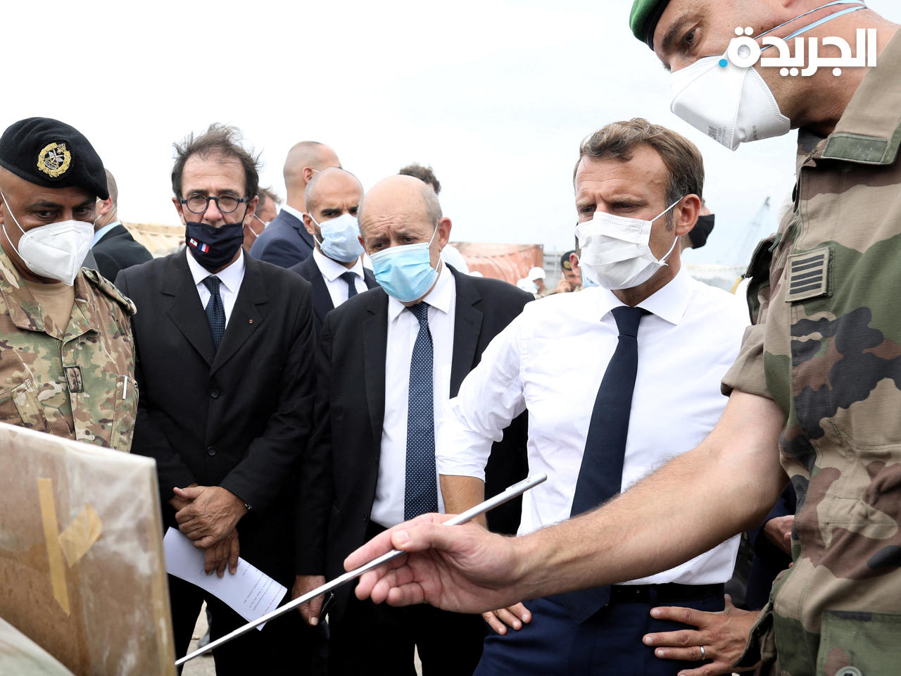 ماكرون ووزير الخارجية الفرنسي يلتقيان أعضاء من الجيش الفرنسي في لبنان