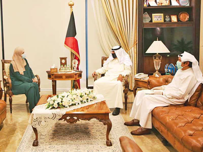 نائب وزير الخارجية خالد الجارالله مستقبلاً رئيسة بعثة المنظمة الدولية للهجرة في الكويت، إيمان عريقات أمس