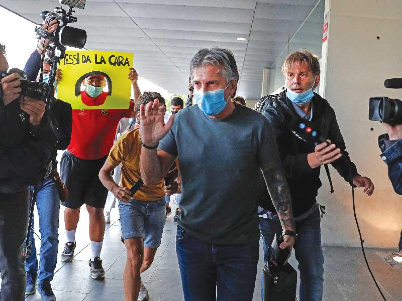 خورخي ميسي لحظة وصوله إلى مطار برشلونة