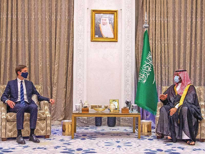 ولي العهد السعودي الأمير محمد بن سلمان مستقبلاً مستشار الرئيس الأميركي جاريد كوشنر مساء أمس الأول     (أ ف ب)