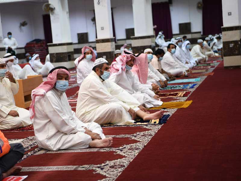 جانب من فتح المساجد بعد غليقها بسبب تداعيات جائحة فيروس كورونا (صورة ارشيفية)