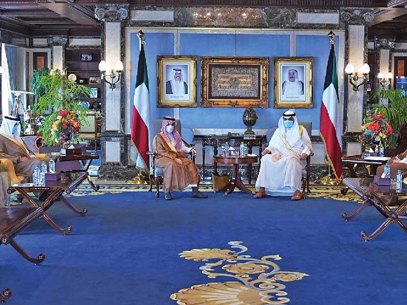 رئيس مجلس الوزراء سمو الشيخ صباح الخالد لدى استقباله وزير الخارجية السعودي أمس