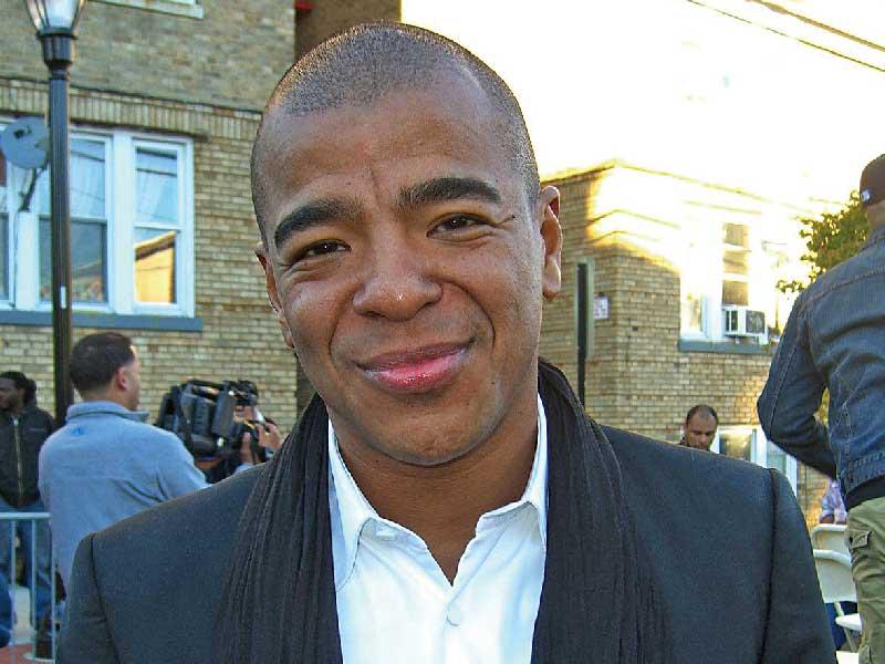 المنتج والمغني العالمي ​إريك موريلو 