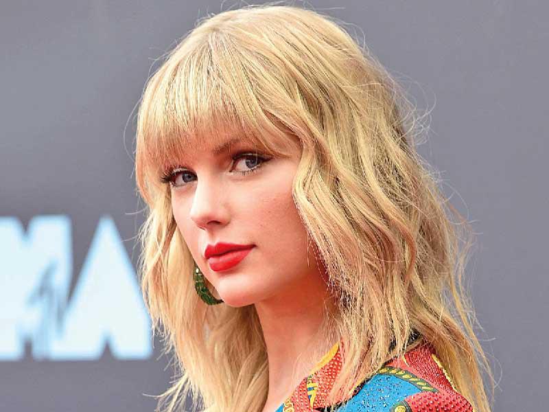 النجمة تايلور سويفت 