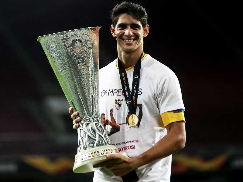 الحارس الدولي المغربي ياسين بونو 