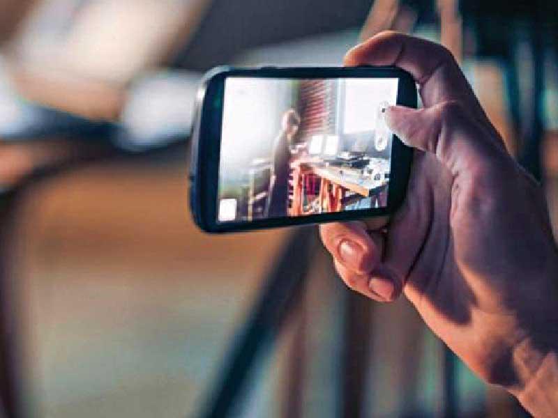 فرنسي يوثق ساعاته الاخيرة