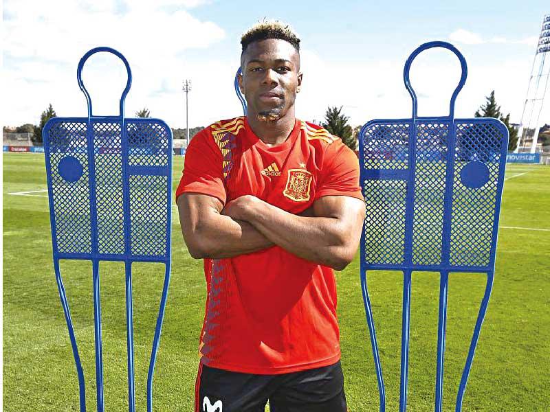 أداما تراوري  لاعب وسط منخب إسبانيا