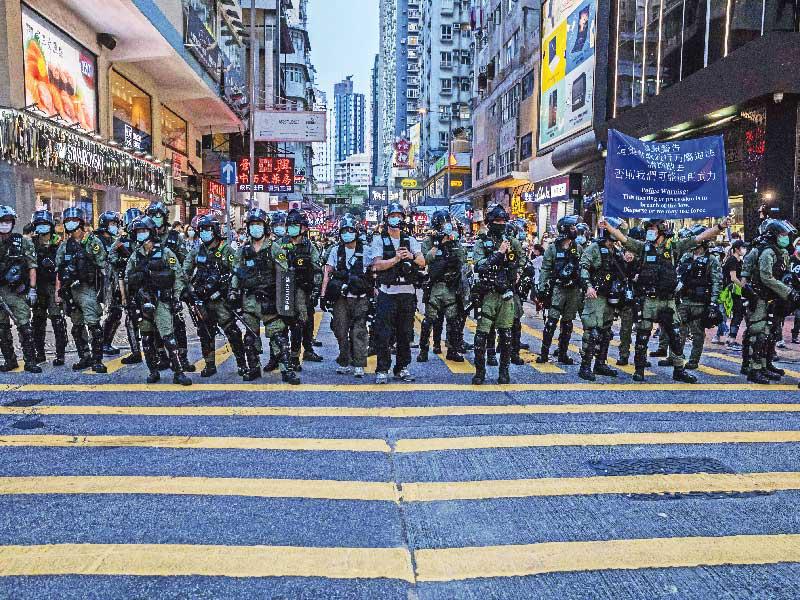 هونغ كونغ تعتقل العشرات مع عودة الاحتجاجات