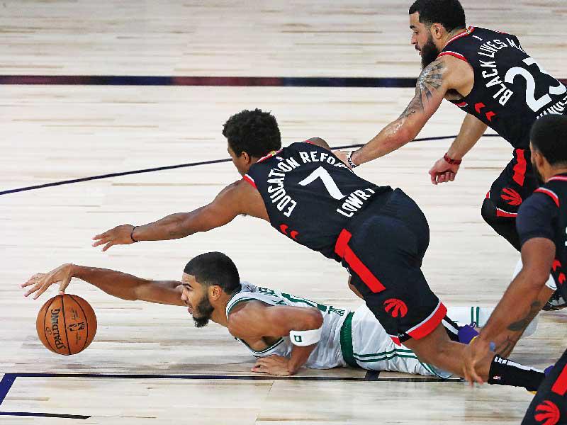 جانب من مباراة رابتورز وسيلتيكس