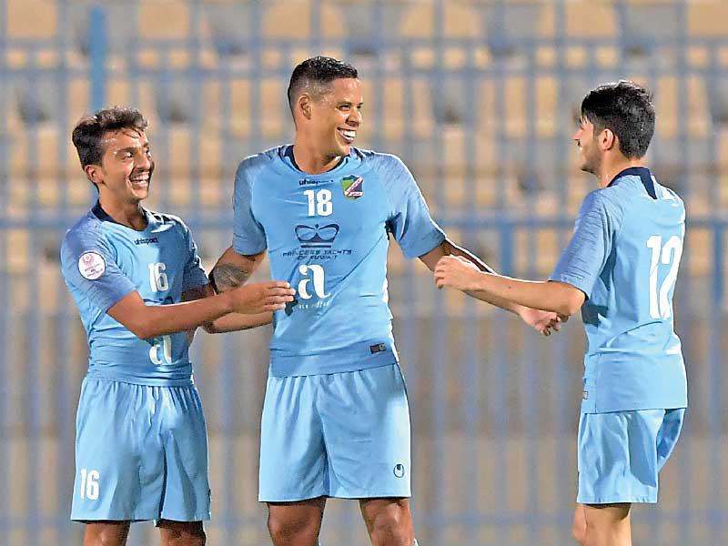 لاعبو فريق السالمية