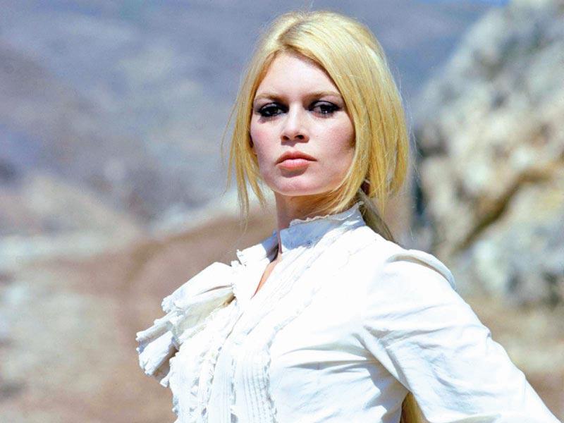 النجمة الفرنسية بريجيت باردو