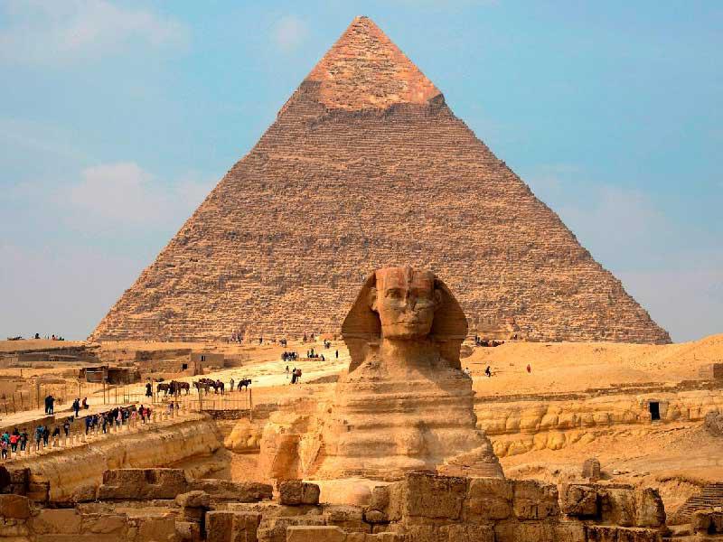 اهرمات الجيزة بالقاهرة