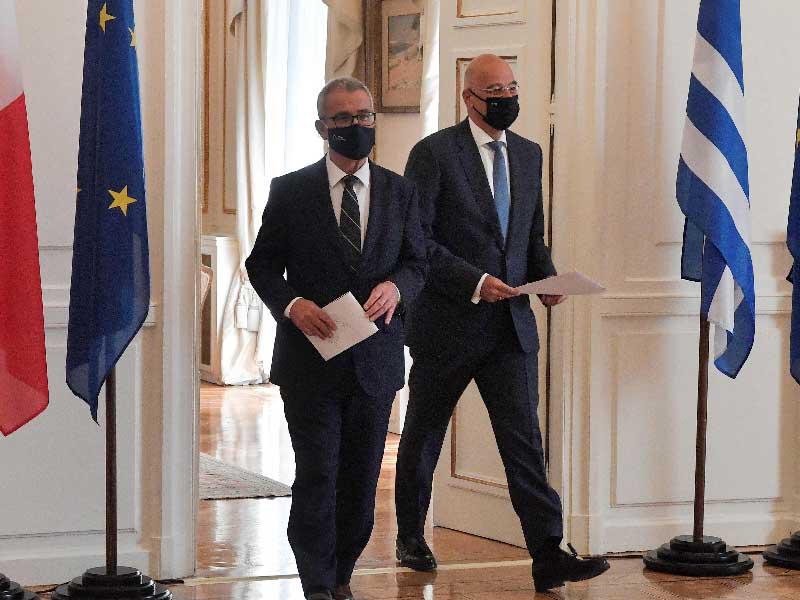 وزير الخارجية اليوناني نيكوس ديندياس ونظيره وزير خارجية مالطا إيفاريست بارتولو يصلان لتصريحات للصحافة عقب اجتماعهما في أثينا