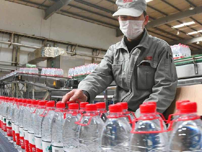 مصنع زجاجات المياه المعبأة الصينية «نونجفو سبرينغ»