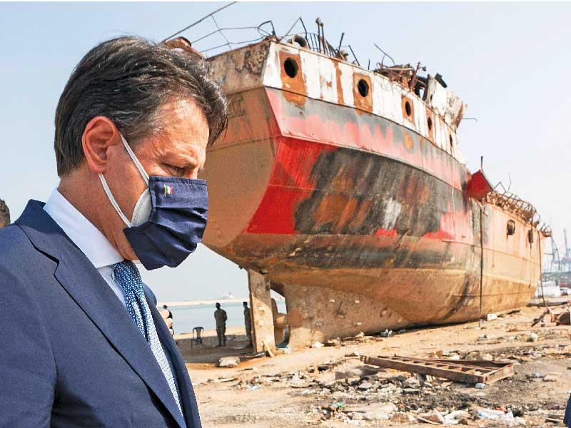 رئيس الوزراء الإيطالي خلال تفقّده مرفأ بيروت أمسt (رويترز)