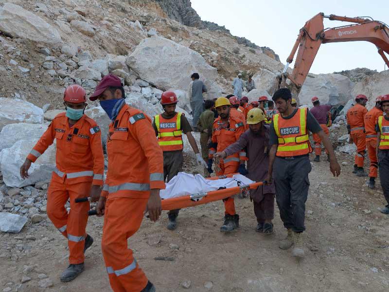 20 قتيلاً بانهيار منجم باكستاني