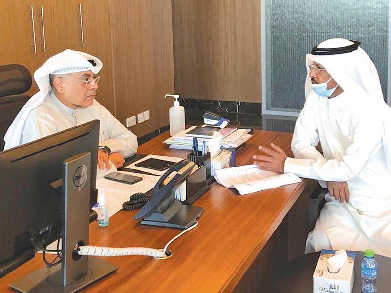  وكيل وزارة التربية بالإنابة فيصل المقصيد مستقبلا رئيس نقابة العاملين بوزارة التربية صالح العازمي