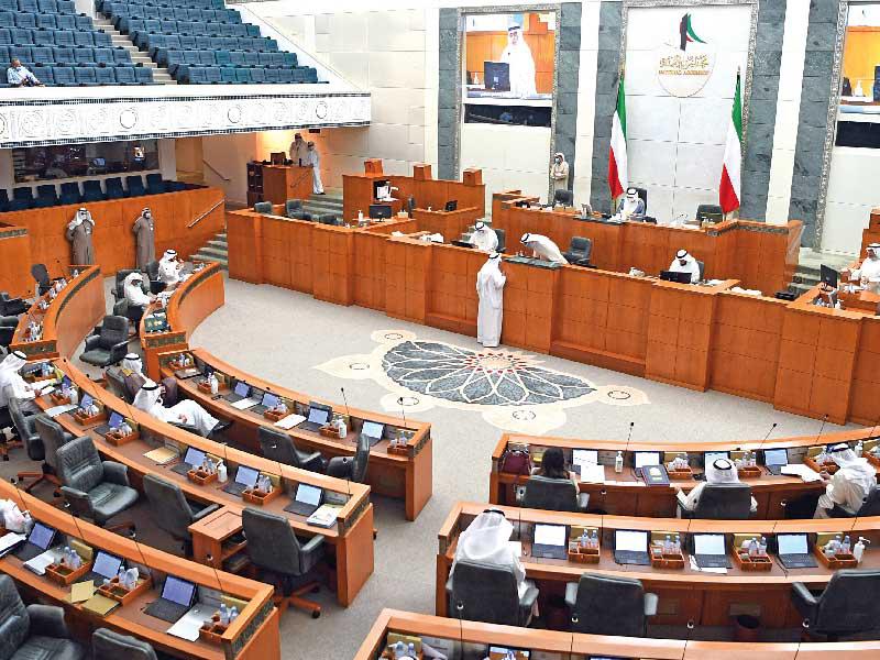 جانب من جلسة أمس (تصوير عبدالله الخلف)